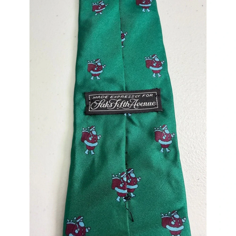 VTG Saks Fifth Avenue Mens Silk Christmas Tie Green Santa Claus Holiday USA Read